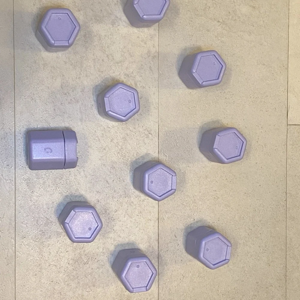 NWOT 10 Cadence Magnetic Travel Containers - Set of 10 - Picture 9 of 15